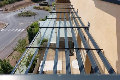 Brise-soleil et garde-corps forgés — habitations — photo 3