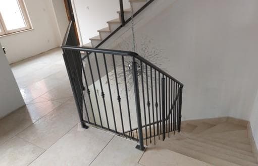Brise-soleil et garde-corps forgés — habitations — photo 1