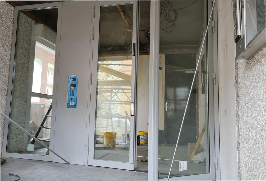 Complexe d'entrée — marché public — photo 1